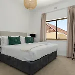 Sea Point Bliss - Access To Beach & Saunders Pool