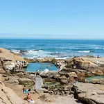 Sea Point Bliss - Access To Beach & Saunders Pool