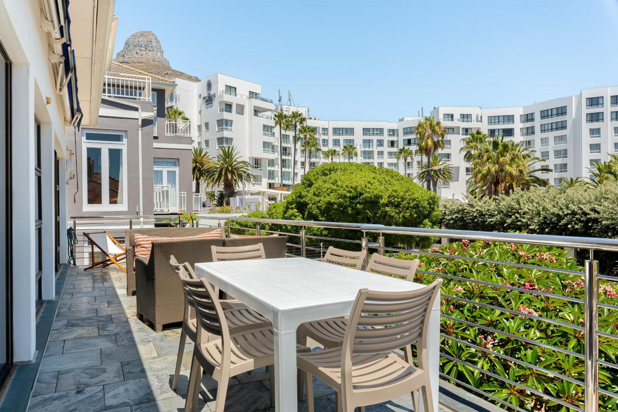 Sea Point Bliss - Access To & Saunders Pool Apartment
