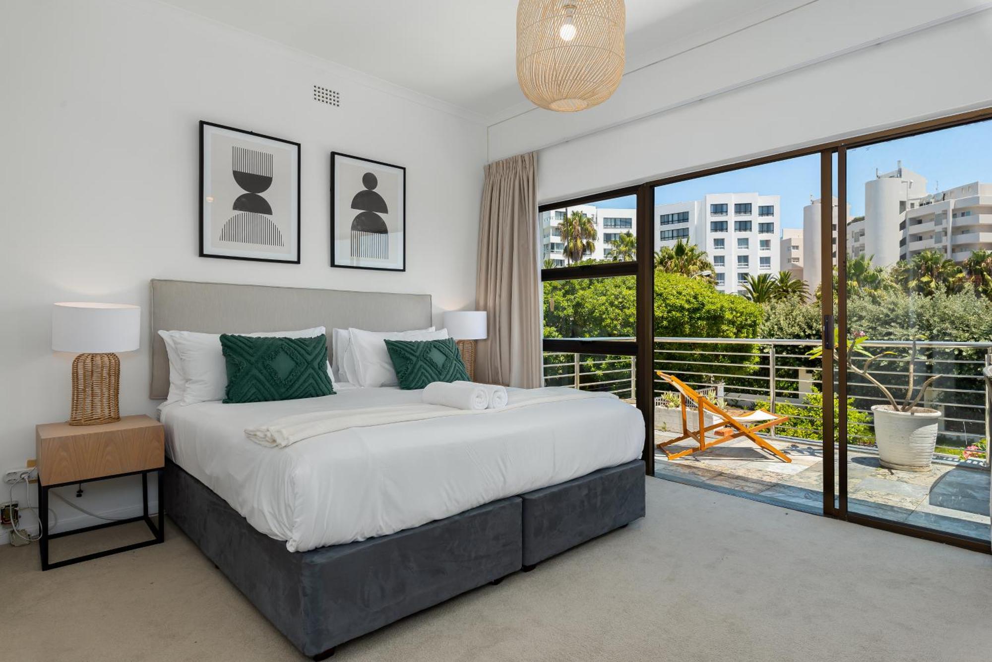 Sea Point Bliss - Access To & Saunders Pool Apartment