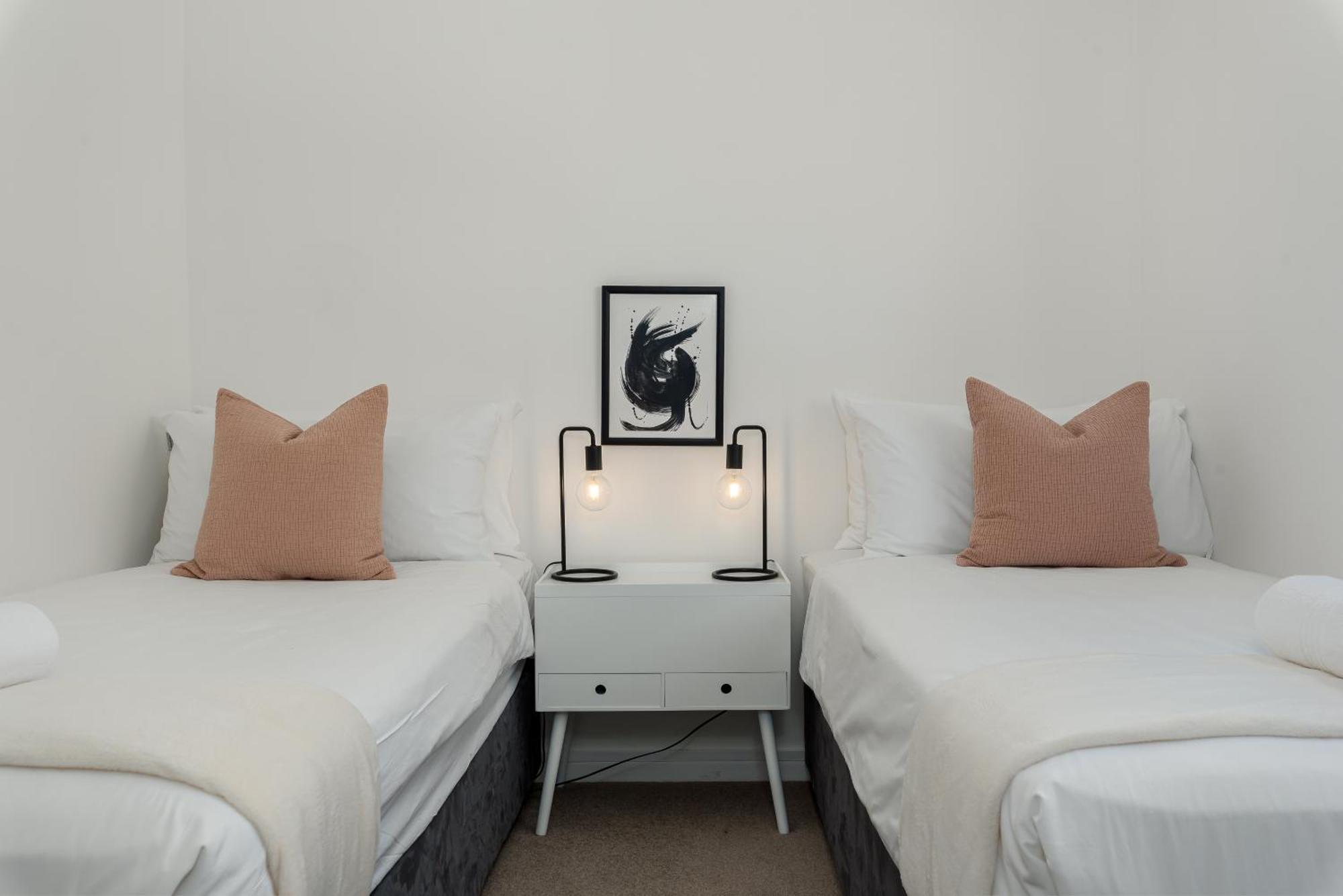 Sea Point Bliss - Access To & Saunders Pool Apartment *