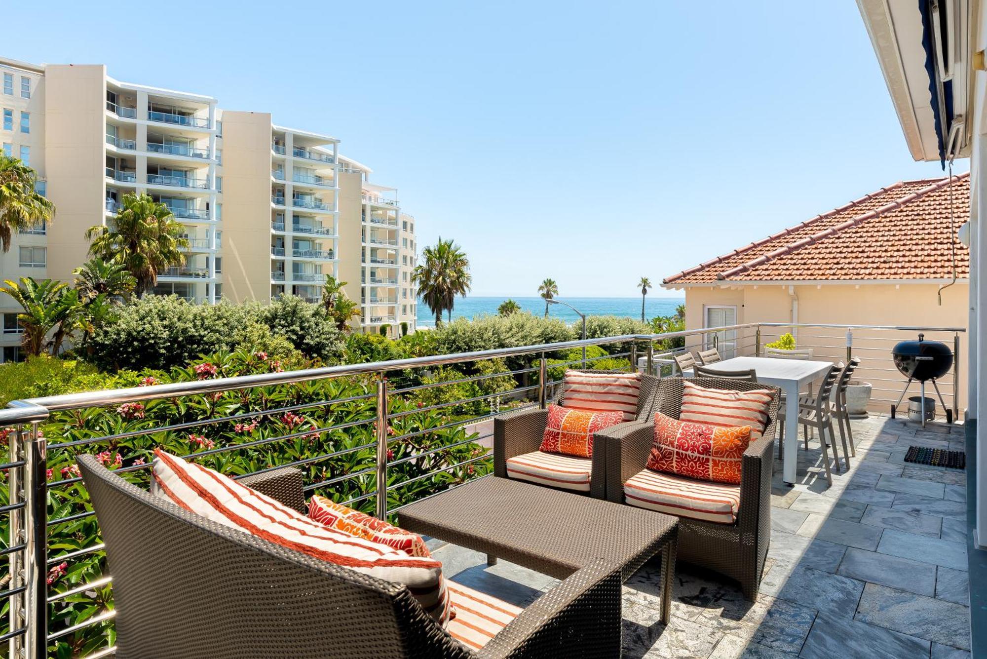 Sea Point Bliss - Access To & Saunders Pool Apartment